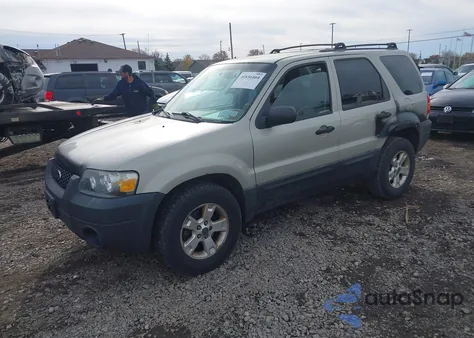 2005 Ford Escape Xlt from USA, damaged, VIN 1FMYU93105KB27645